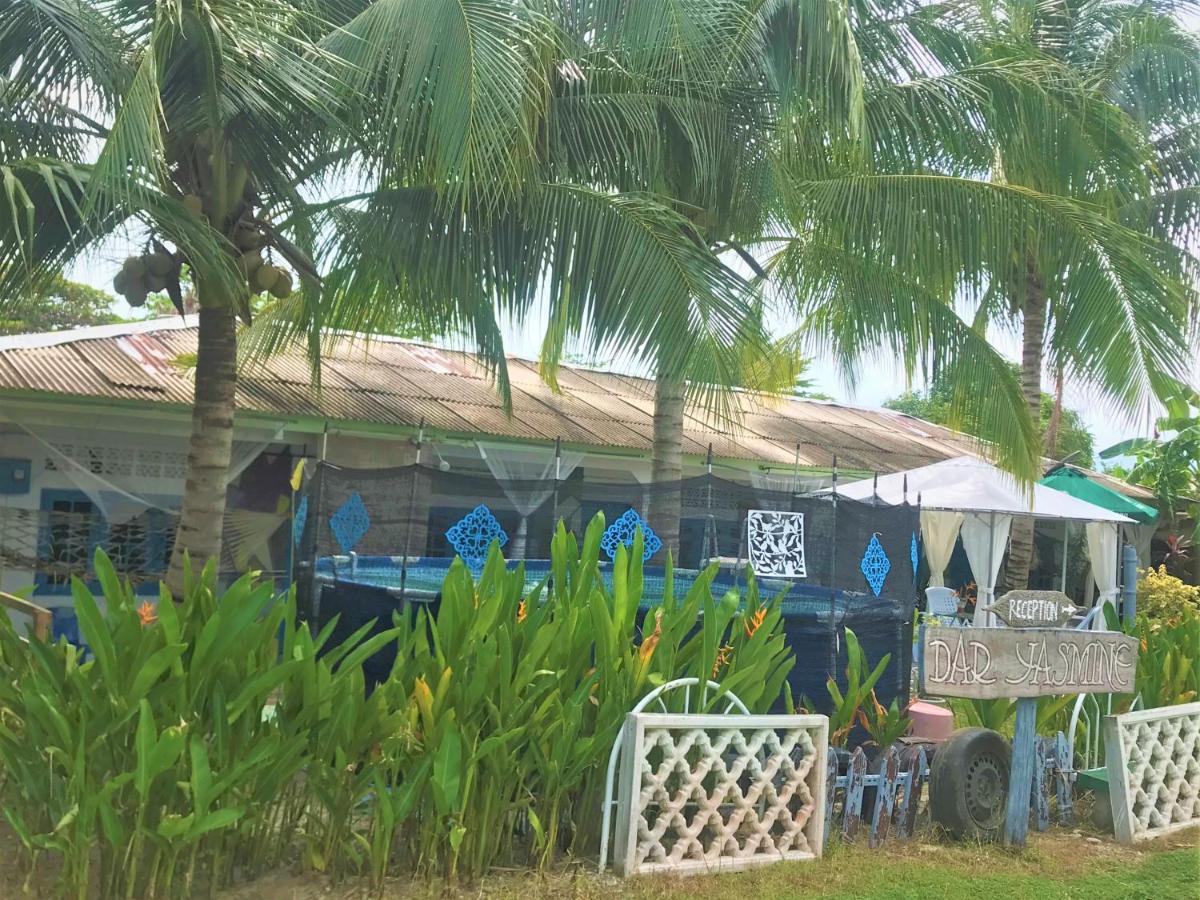 Dar Yasmine Motel Pantai Cenang  Exterior photo