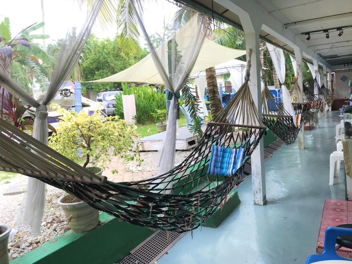 Dar Yasmine Motel Pantai Cenang  Exterior photo